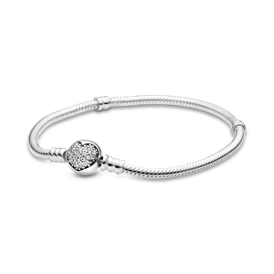 Brazalete Pandora Moments cadena de serpiente con cierre de corazón centelleante