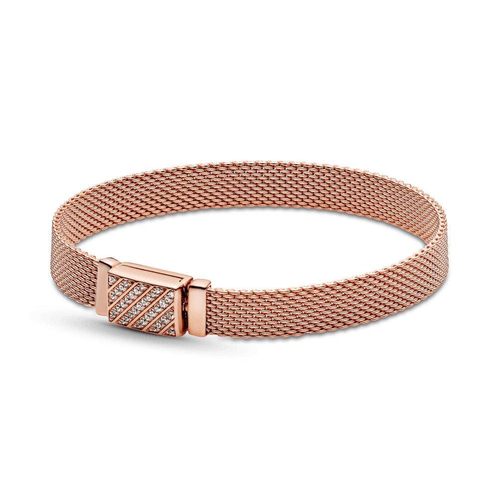 Brazalete Pandora Reflexions con broche largo en pavé
