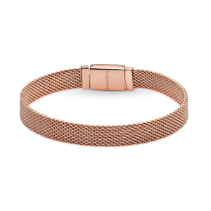 Brazalete Pandora Reflexions con broche largo en pavé