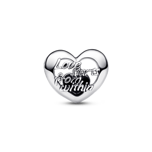 Charm calado de corazón y escritura