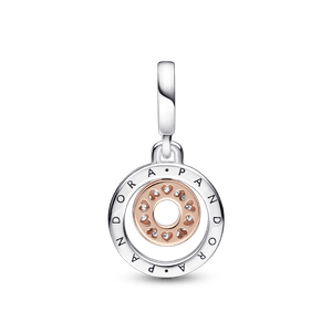 Charm colgante de dos tonos Círculos con logotipo Pandora Signature